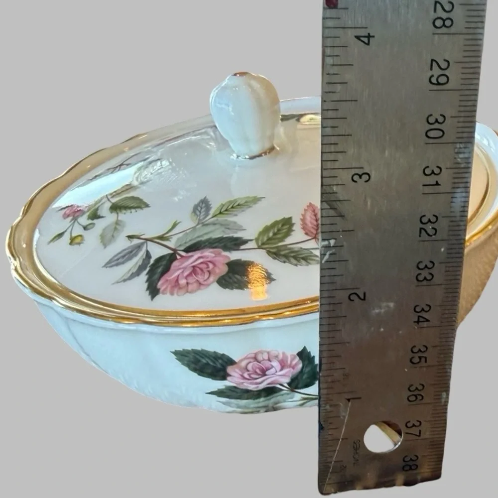 Wedgwood Hathaway Rose Covered Bowl – Bone China – Made in‎ England